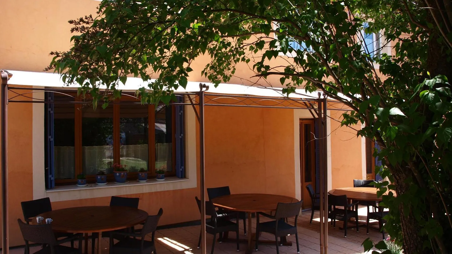 Auberge De L'Echauguette Mont-Dauphin 2*,  France
